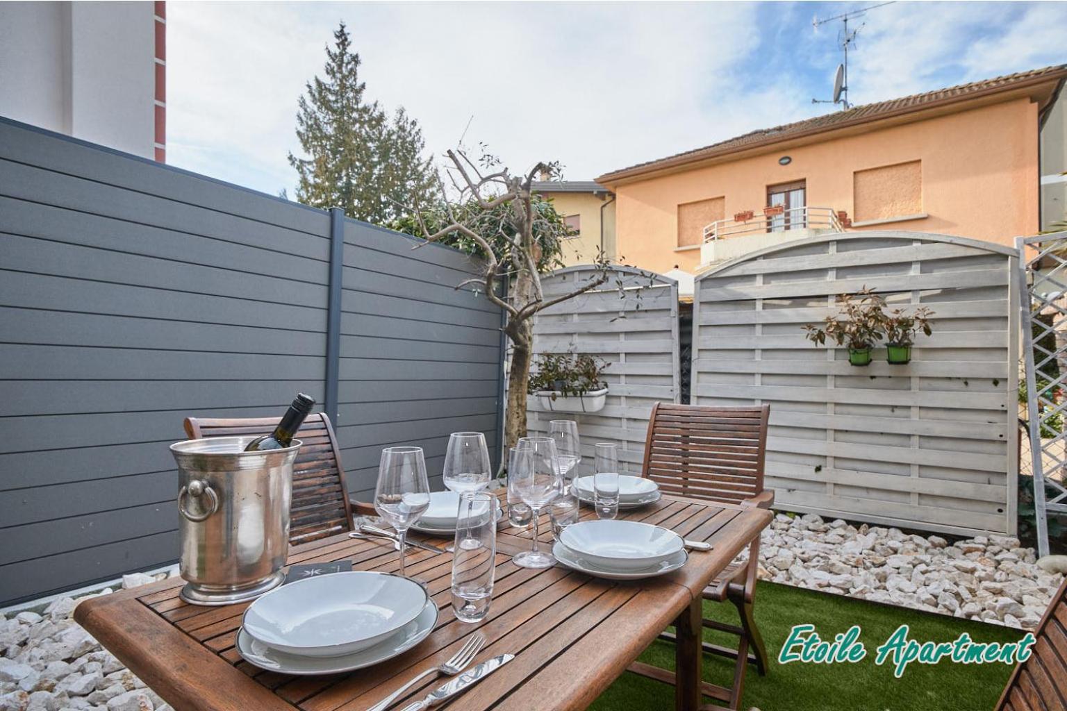 Casa Monique Apartments Ντεζεντσάνο ντελ Γκάρντα Εξωτερικό φωτογραφία