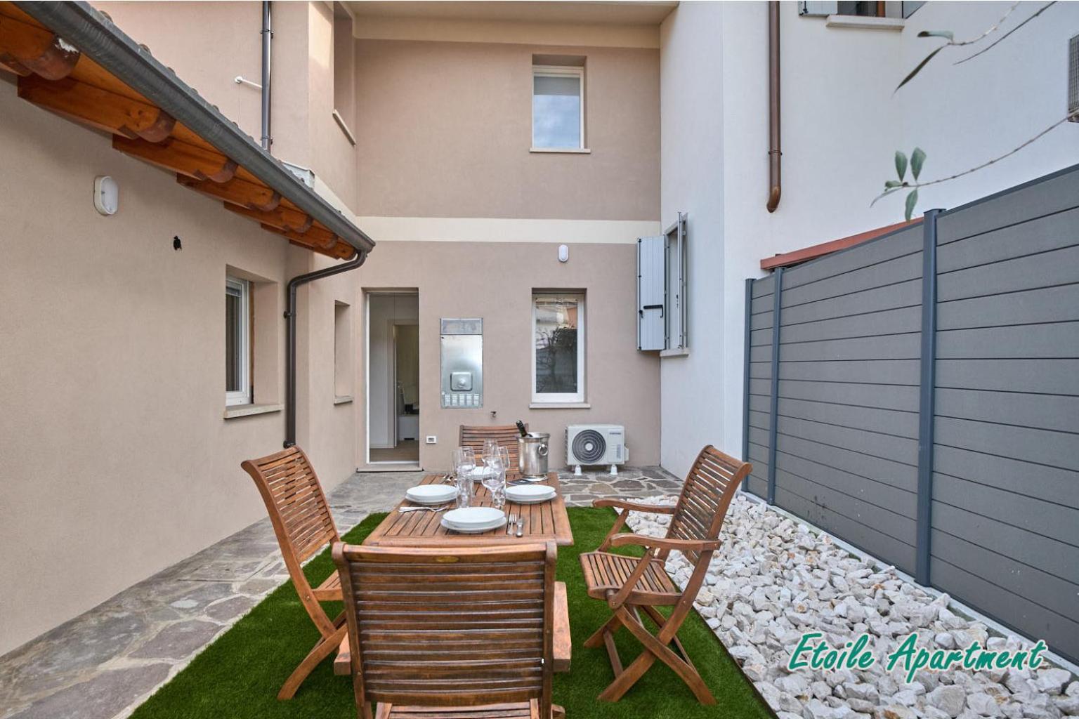 Casa Monique Apartments Ντεζεντσάνο ντελ Γκάρντα Εξωτερικό φωτογραφία